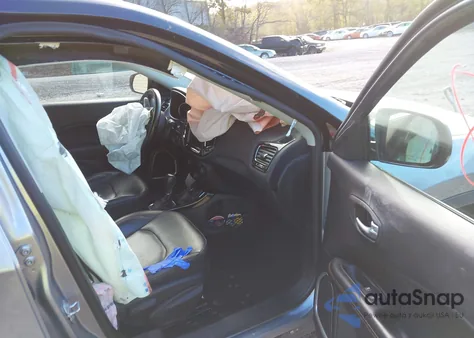 2019 Jeep Compass Limited 4X4 из США, поврежденный, VIN 3C4NJDCB1KT666085